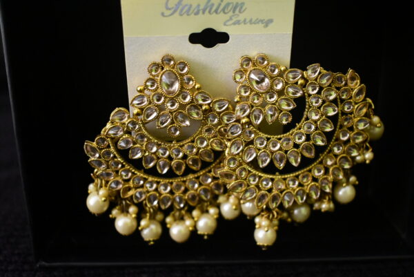White Bead alloy Earring