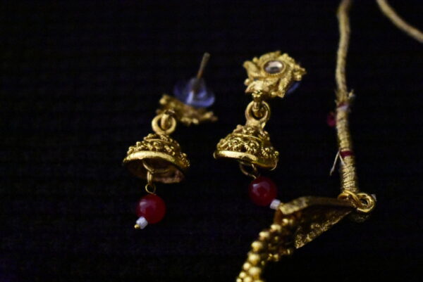 Golden Alloy Jewellery Set - Image 3