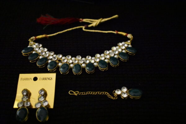 Green Stone Jewellery Set - Image 2