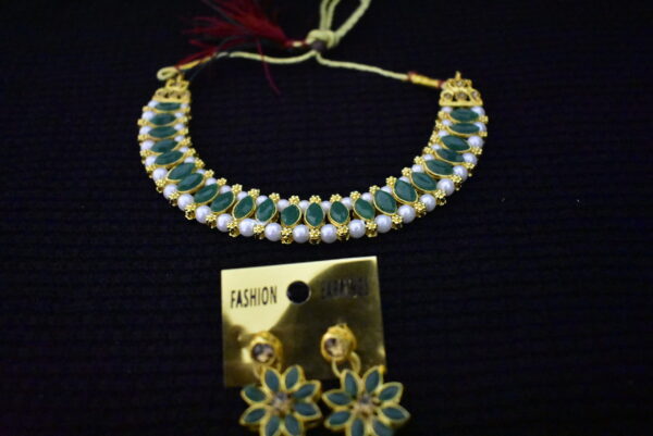 Green Stone Jewellery Set - Image 2